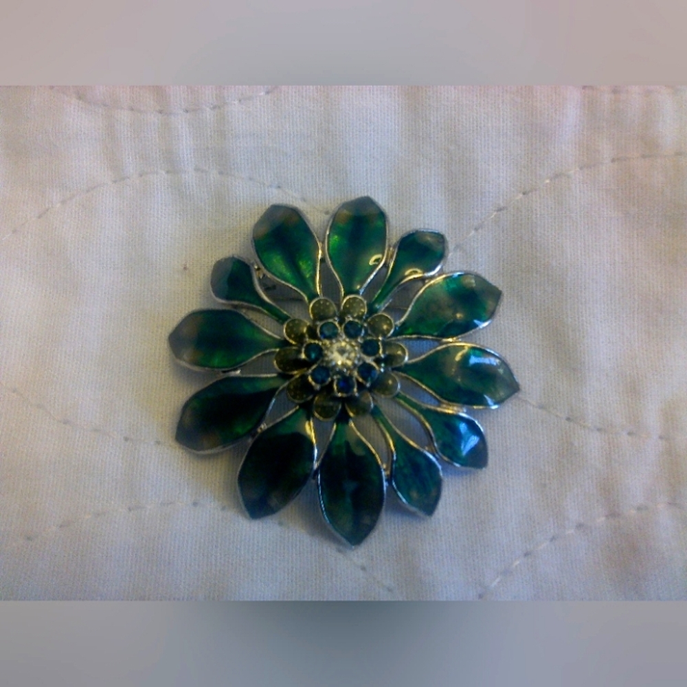 Beautiful Vintage Teal Colored Enamel Flower Brooch
